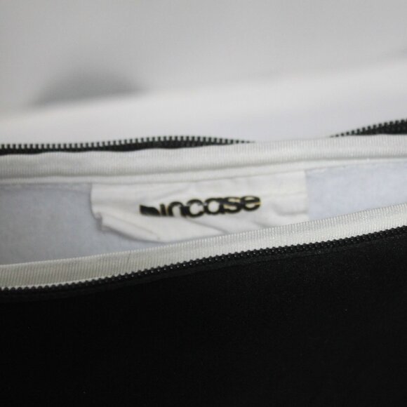 Incase Black Zipper Laptop Ipad Computer Soft Protective Sleeve - Picture 5 of 6